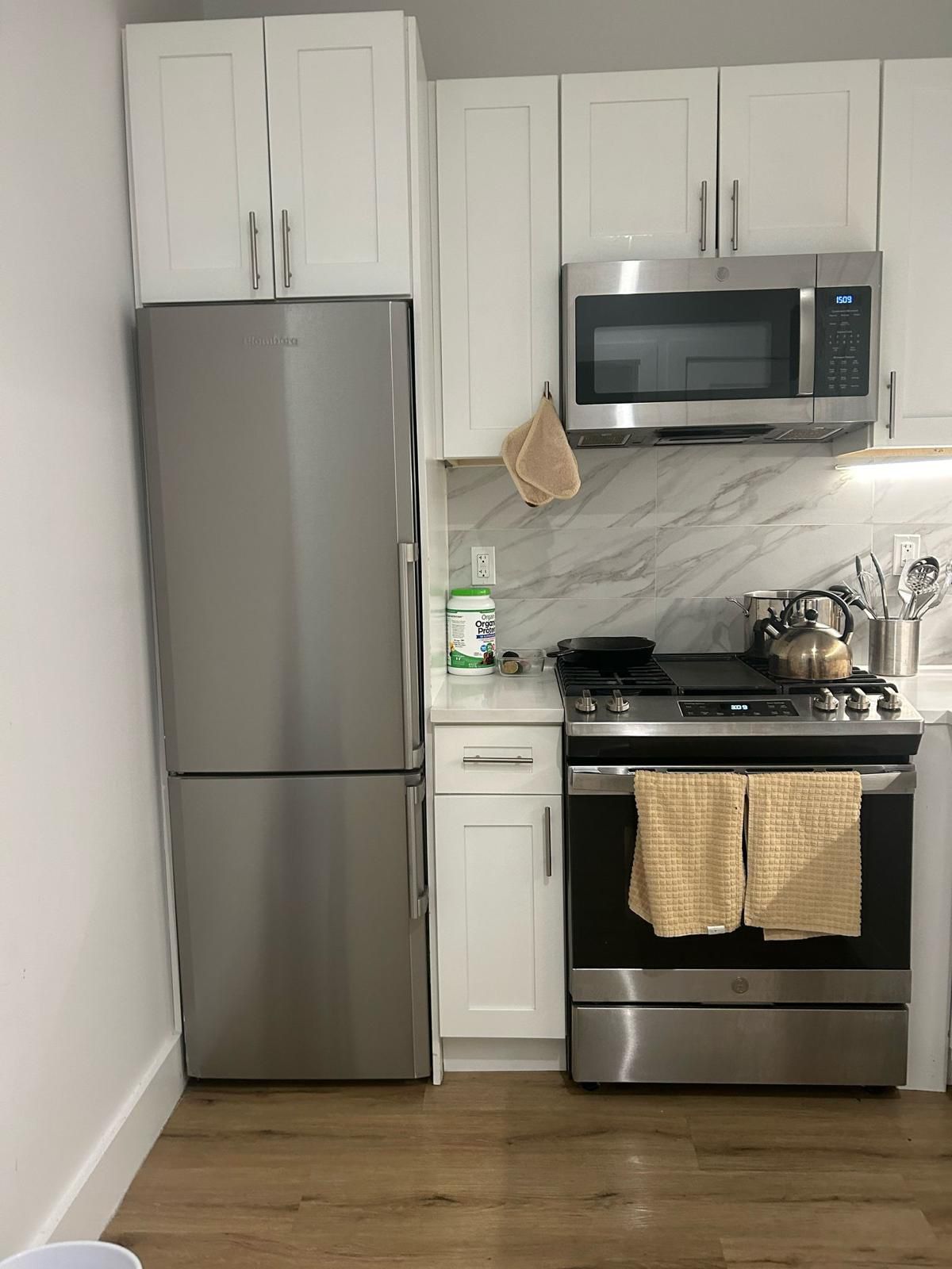 Professional kitchen cleaning with gas range
